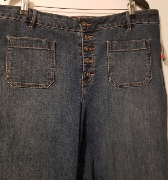 SOLD - WIDE LEG CAPRI DENIM PANTS - Picture 5 of 10